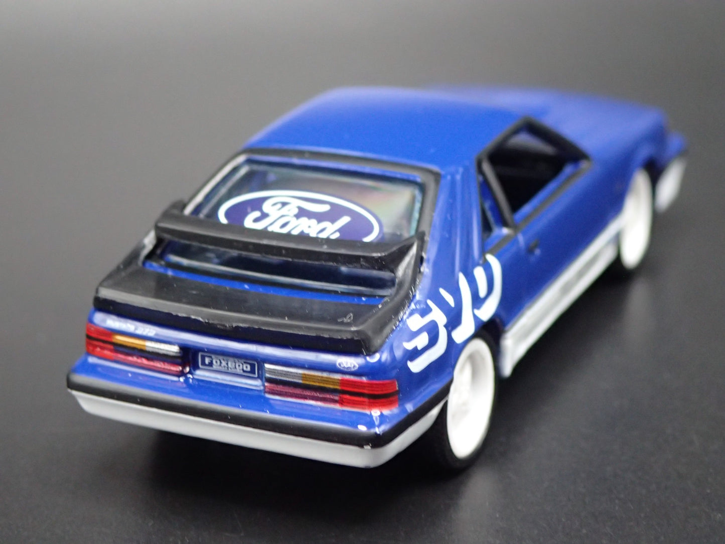 1984 84 FORD MUSTANG SVO FOX BODY BLUE 1:64 SCALE DIORAMA DIECAST MODEL CAR