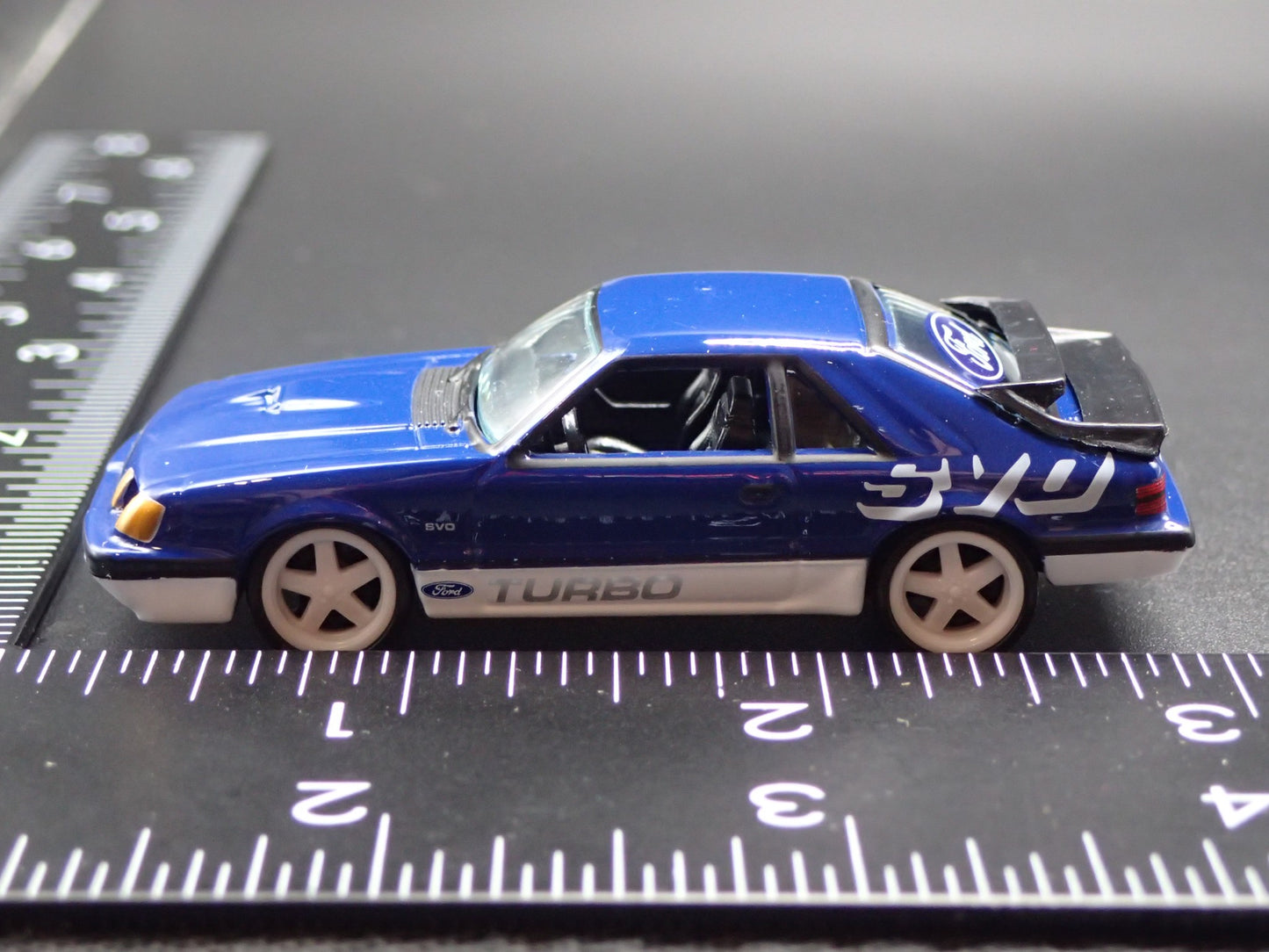 1984 84 FORD MUSTANG SVO FOX BODY BLUE 1:64 SCALE DIORAMA DIECAST MODEL CAR