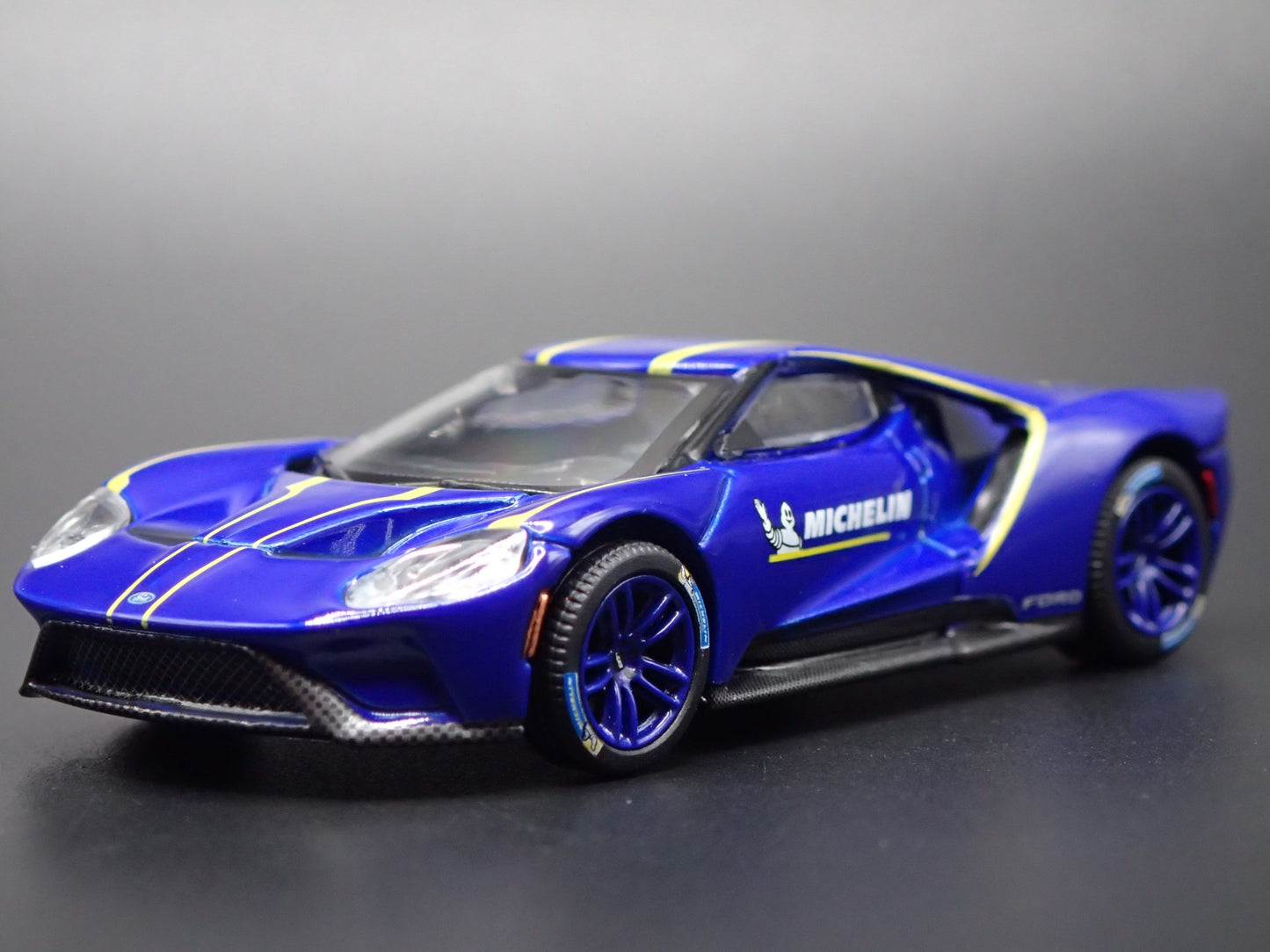 2017-2022 FORD GT MICHELIN BLUE 1:64 SCALE COLLECTIBLE DIORAMA DIECAST MODEL CAR
