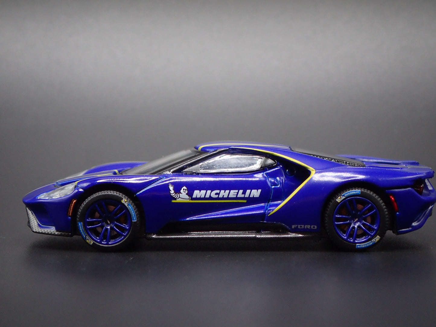 2017-2022 FORD GT MICHELIN BLUE 1:64 SCALE COLLECTIBLE DIORAMA DIECAST MODEL CAR