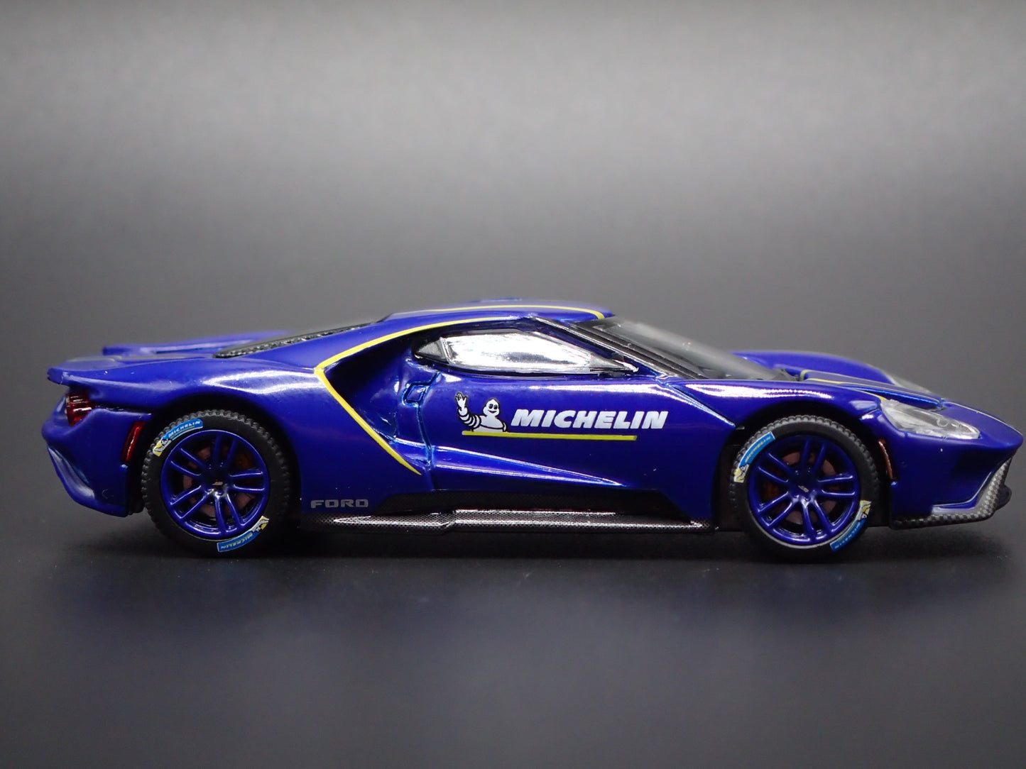 2017-2022 FORD GT MICHELIN BLUE 1:64 SCALE COLLECTIBLE DIORAMA DIECAST MODEL CAR