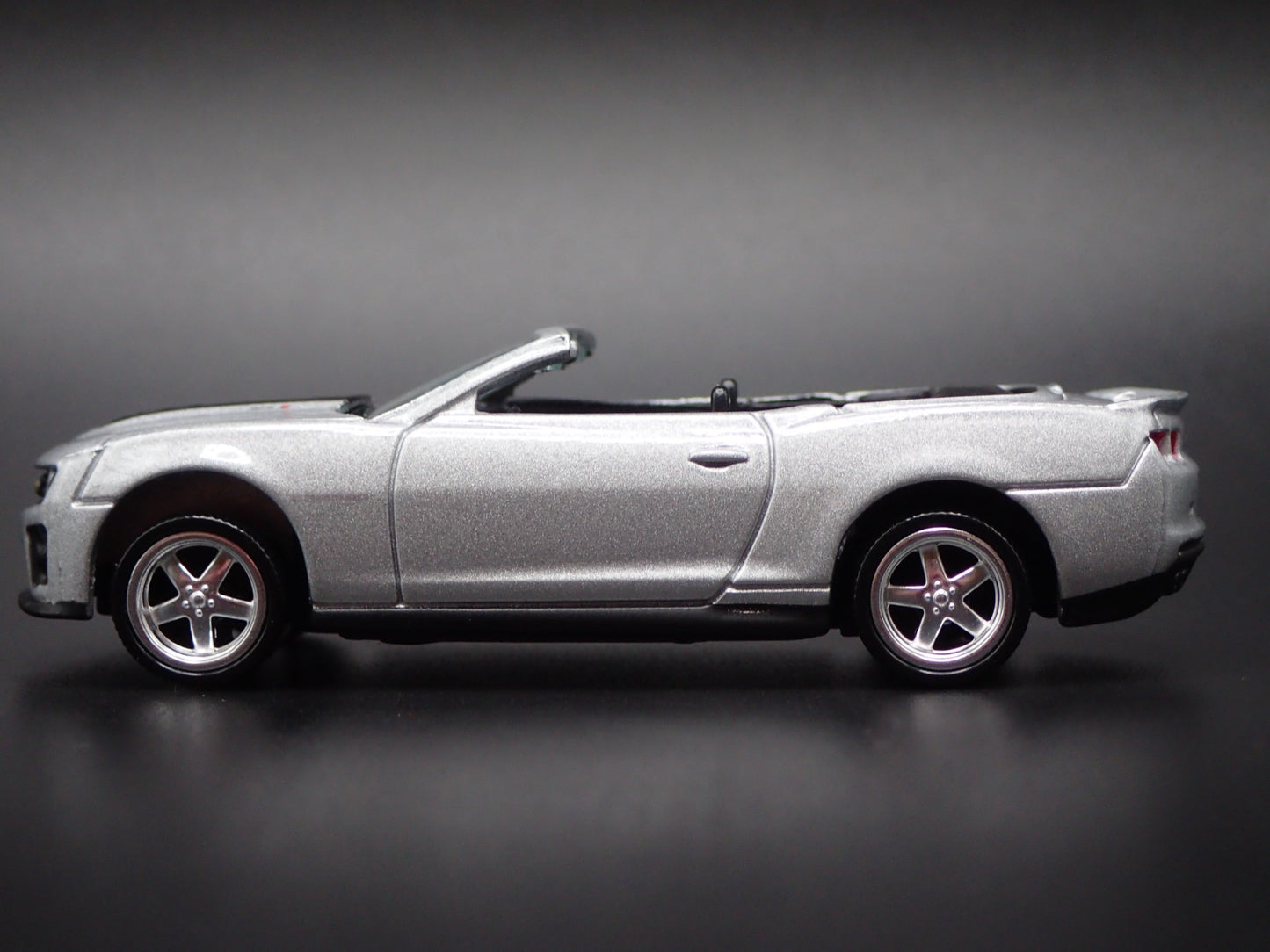 2013 CHEVY CHEVROLET CAMARO ZL1 CONVERTIBLE 1:64 SCALE DIORAMA DIECAST MODEL CAR