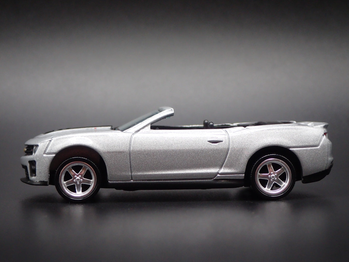 2013 CHEVY CHEVROLET CAMARO ZL1 CONVERTIBLE 1:64 SCALE DIORAMA DIECAST MODEL CAR