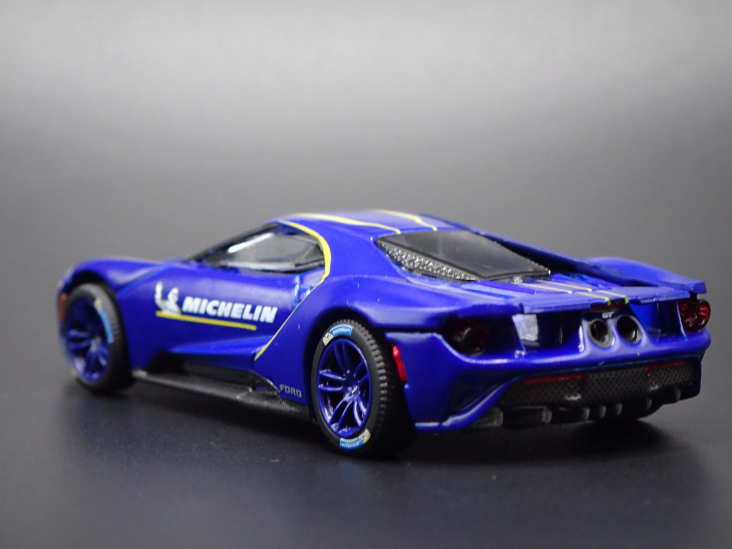 2017-2022 FORD GT MICHELIN BLUE 1:64 SCALE COLLECTIBLE DIORAMA DIECAST MODEL CAR