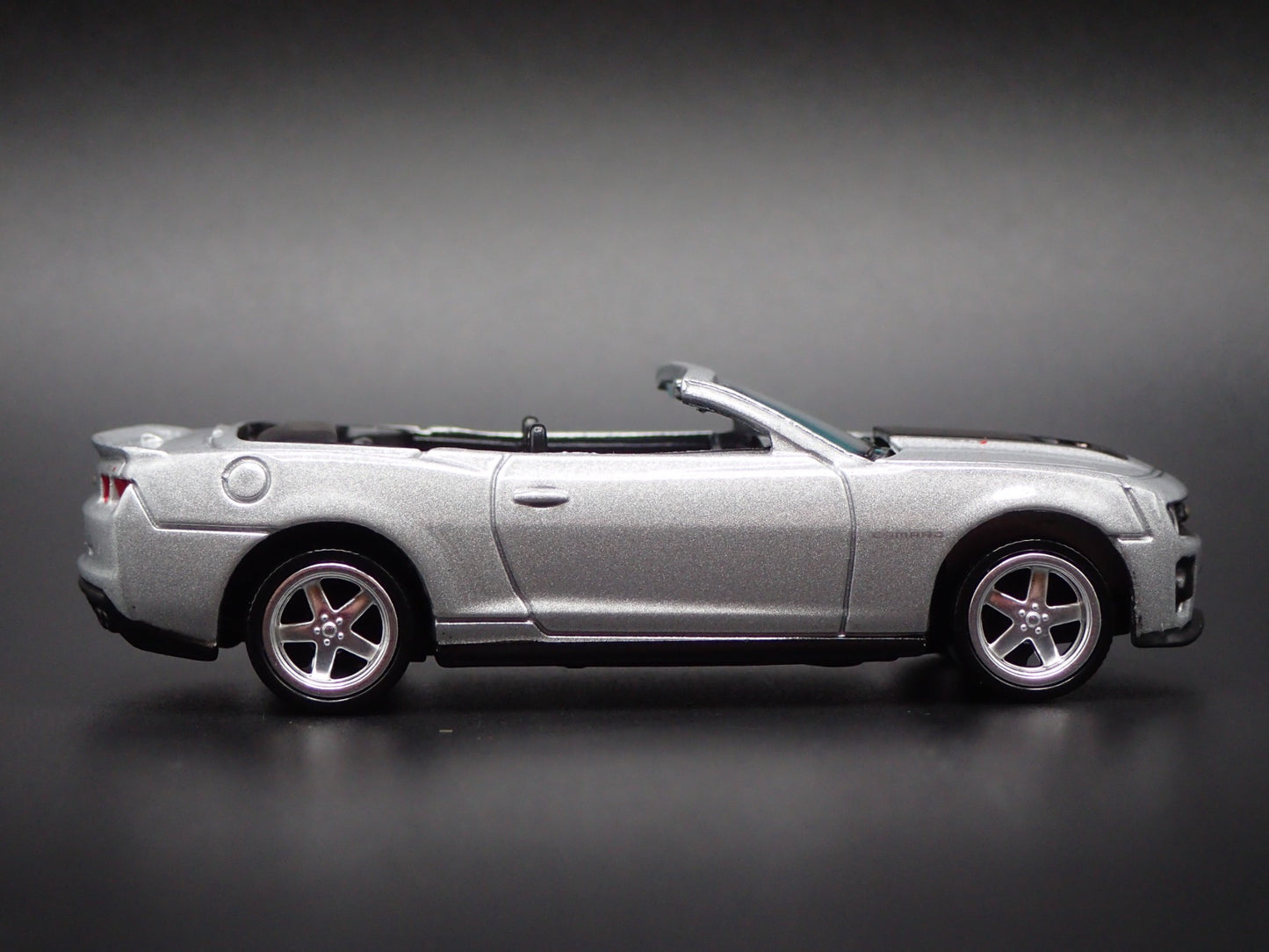 2013 CHEVY CHEVROLET CAMARO ZL1 CONVERTIBLE 1:64 SCALE DIORAMA DIECAST MODEL CAR
