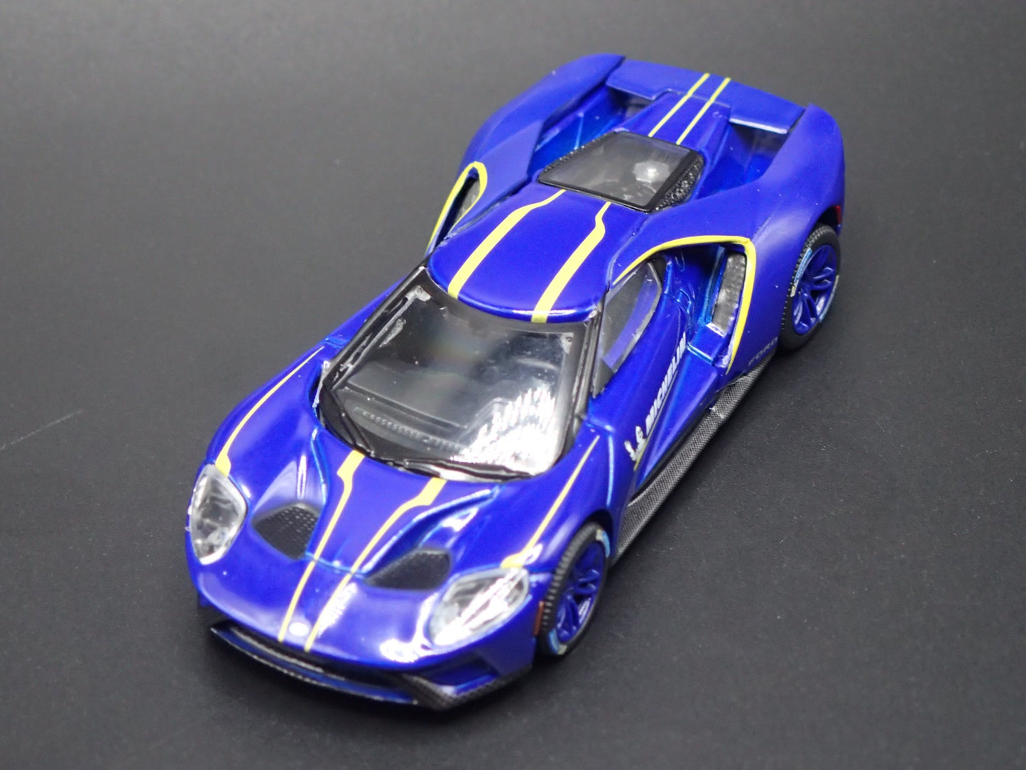 2017-2022 FORD GT MICHELIN BLUE 1:64 SCALE COLLECTIBLE DIORAMA DIECAST MODEL CAR