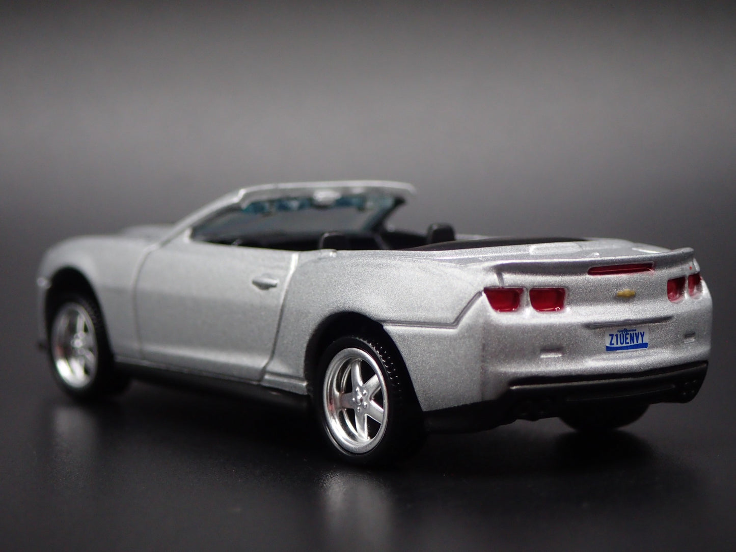 2013 CHEVY CHEVROLET CAMARO ZL1 CONVERTIBLE 1:64 SCALE DIORAMA DIECAST MODEL CAR