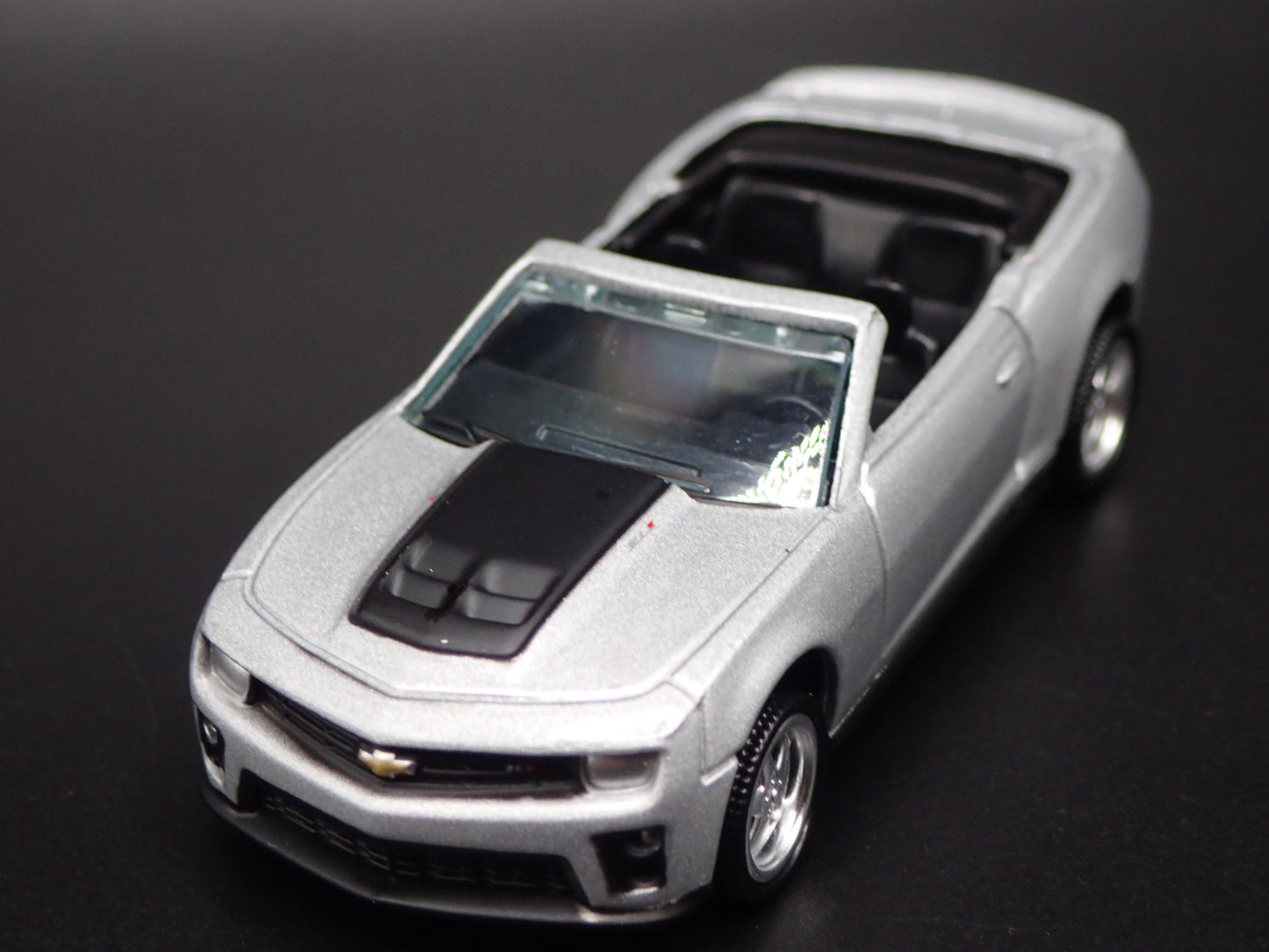 2013 CHEVY CHEVROLET CAMARO ZL1 CONVERTIBLE 1:64 SCALE DIORAMA DIECAST MODEL CAR