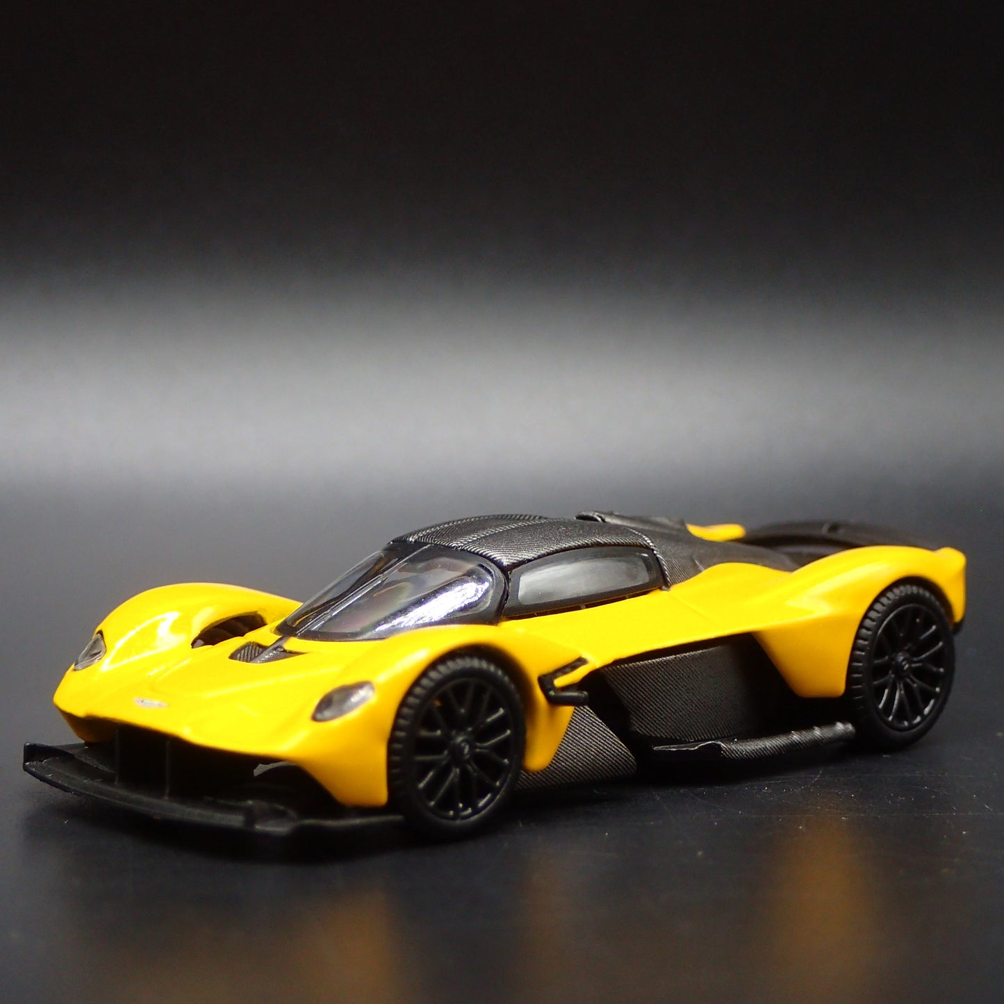 2021-2024 ASTON MARTIN VALKYRIE SUPER CAR YELLOW 1/64 SCALE DIECAST MODEL CAR