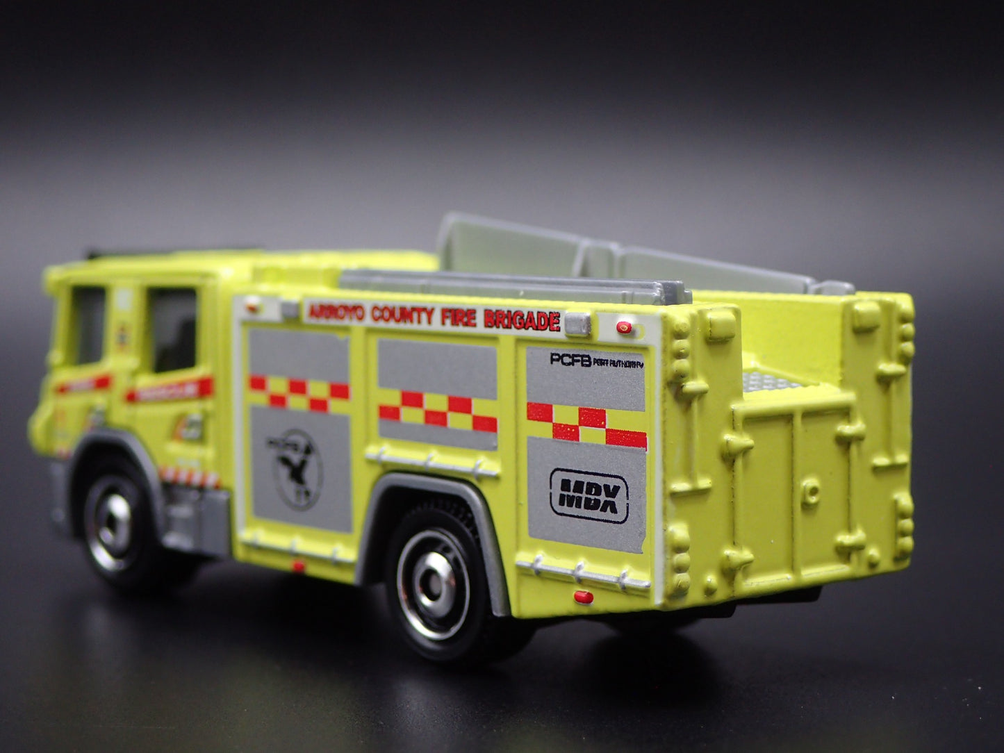 2016-2025 SCANIA P 360 FIRE TRUCK ARROYO COUNTY 1:64 MB SCALE DIECAST MODEL CAR