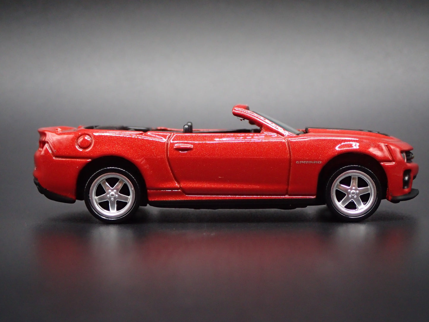 2013 CHEVY CHEVROLET CAMARO ZL1 CONVERTIBLE 1:64 SCALE DIORAMA DIECAST MODEL CAR