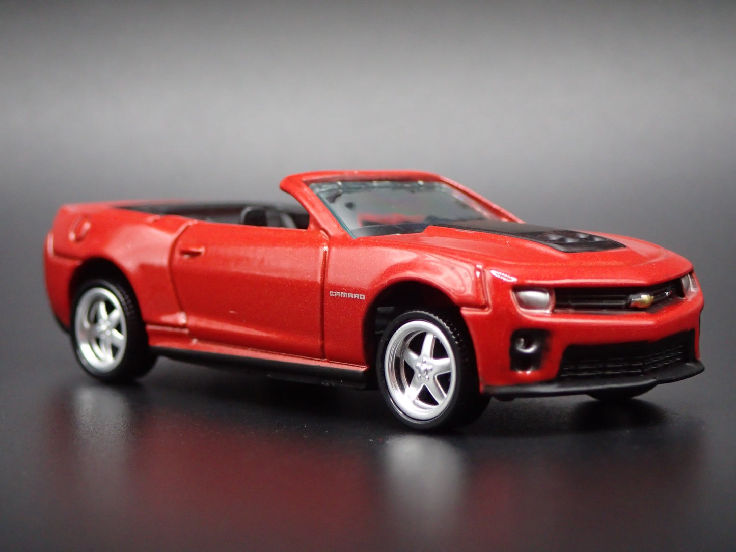 2013 CHEVY CHEVROLET CAMARO ZL1 CONVERTIBLE 1:64 SCALE DIORAMA DIECAST MODEL CAR