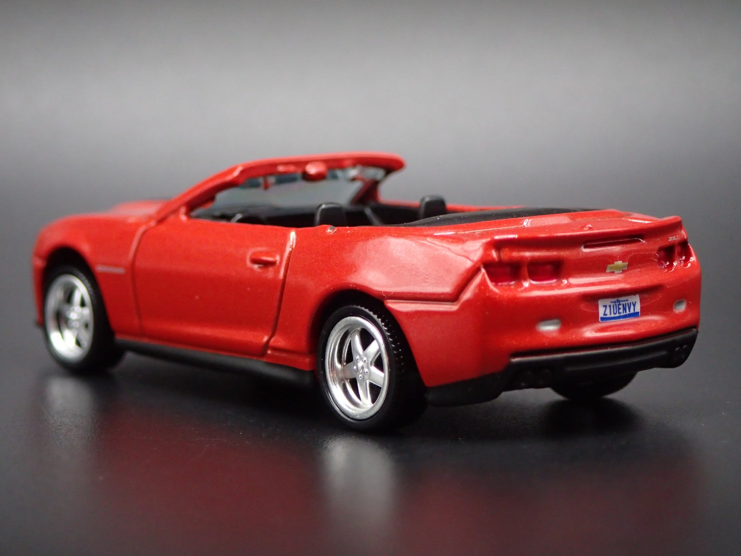 2013 CHEVY CHEVROLET CAMARO ZL1 CONVERTIBLE 1:64 SCALE DIORAMA DIECAST MODEL CAR
