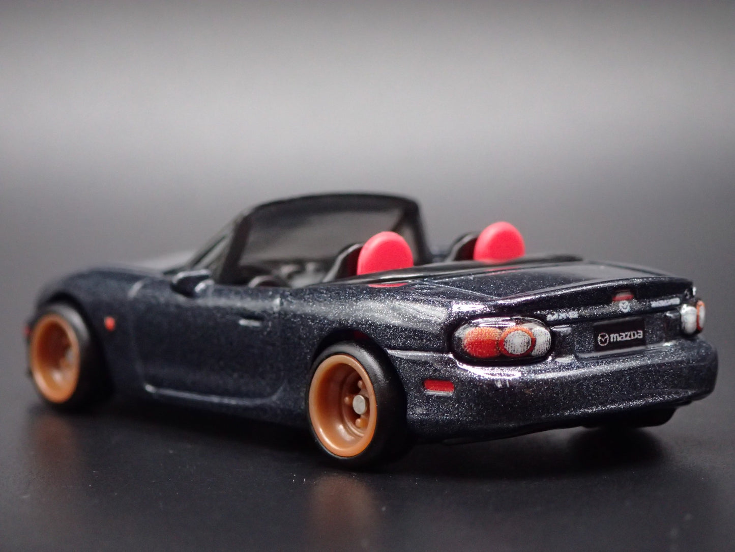 1999-2004 MAZDA MX5 MIATA NB 1:64 SCALE COLLECTIBLE DIORAMA DIECAST MODEL CAR