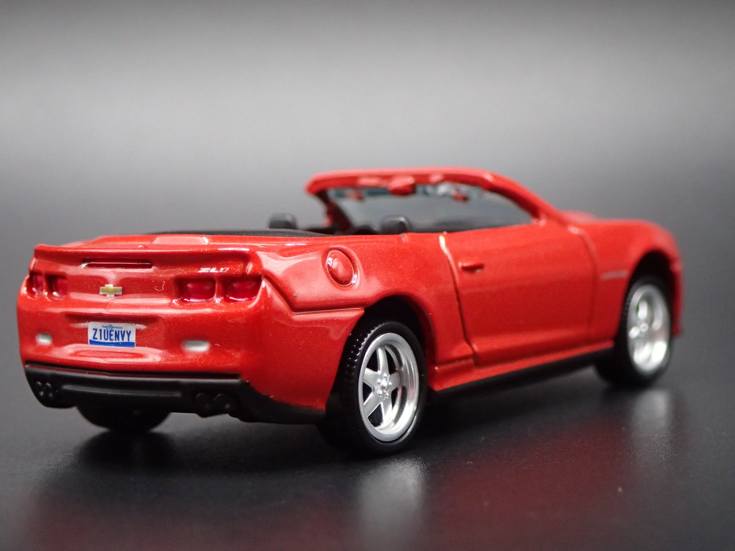 2013 CHEVY CHEVROLET CAMARO ZL1 CONVERTIBLE 1:64 SCALE DIORAMA DIECAST MODEL CAR