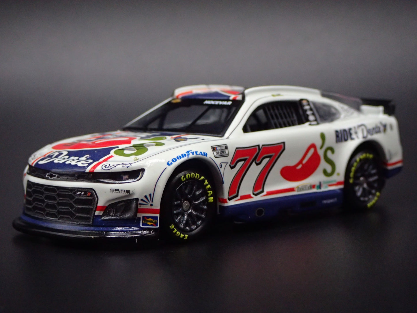 2025 25 CHEVY CAMARO ZL1 77 CARSON HOCEVAR CHILIS RIDE NASCAR 1:64 DIECAST CAR