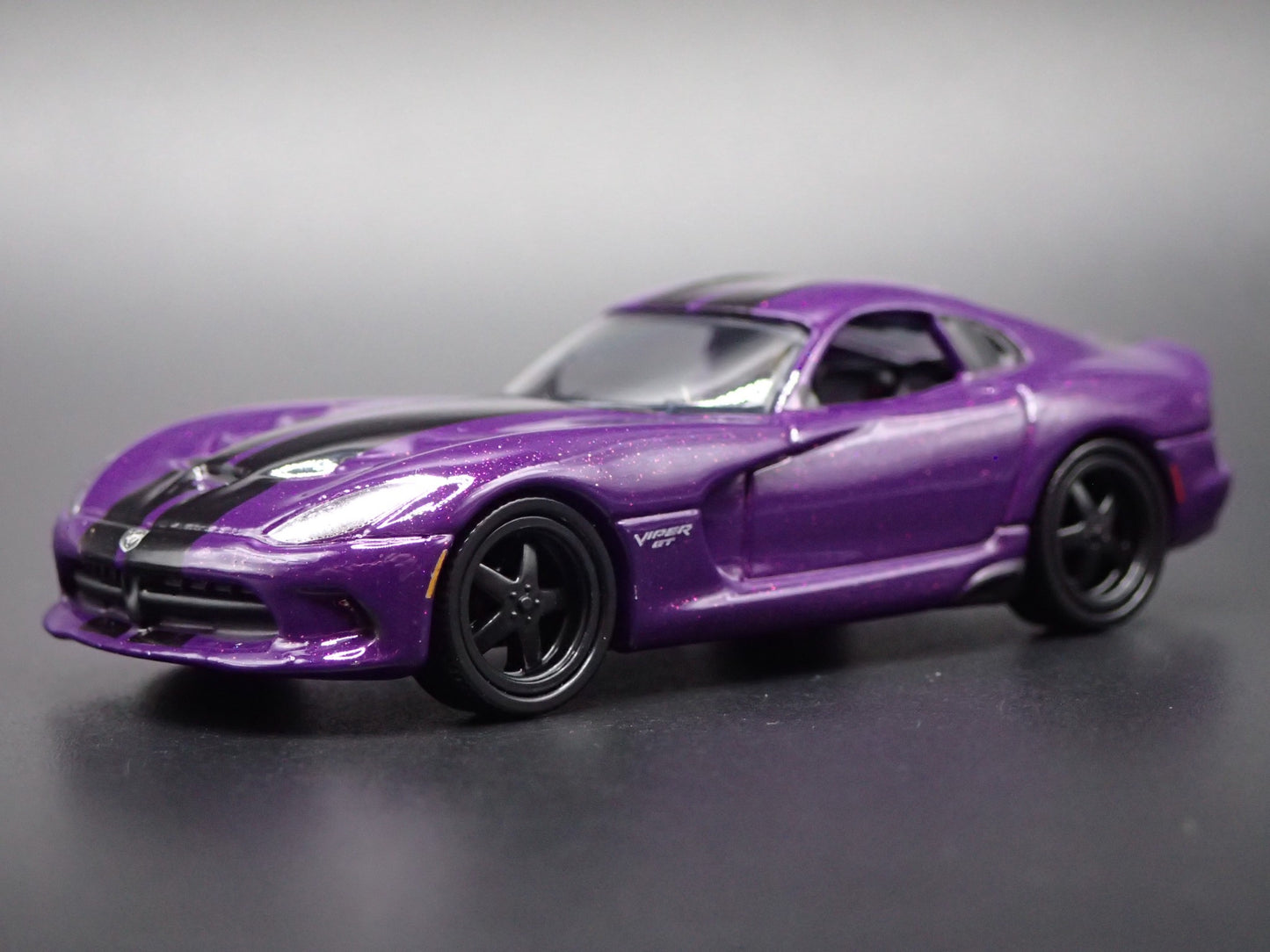 2013- 2017 DODGE VIPER GTC 1/64 SCALE COLLECTIBLE DIORAMA DIECAST MODEL CAR