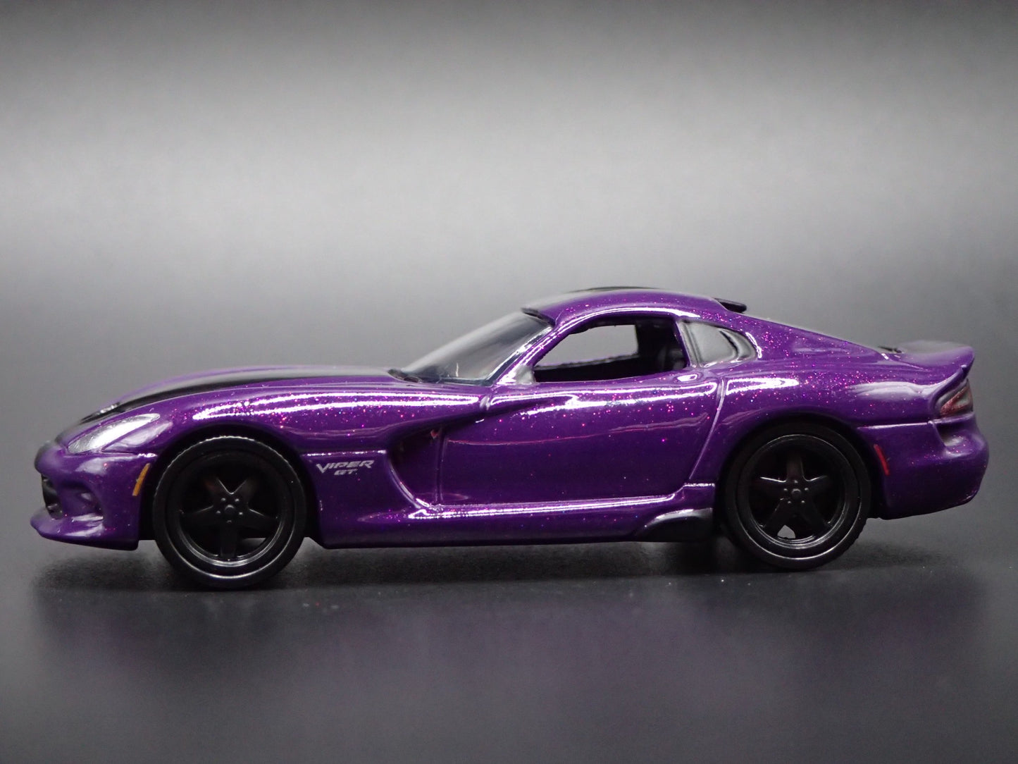 2013- 2017 DODGE VIPER GTC 1/64 SCALE COLLECTIBLE DIORAMA DIECAST MODEL CAR