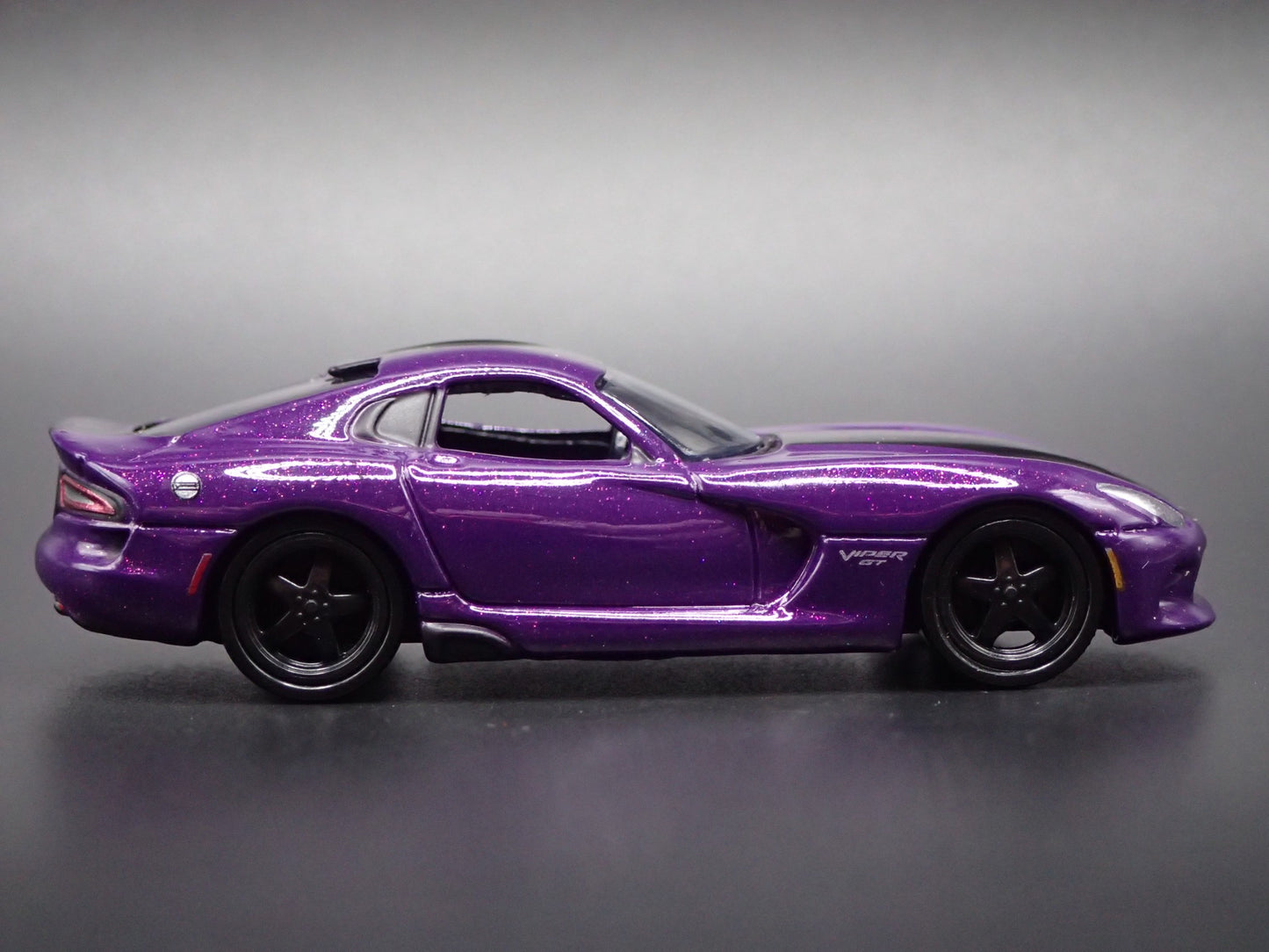 2013- 2017 DODGE VIPER GTC 1/64 SCALE COLLECTIBLE DIORAMA DIECAST MODEL CAR