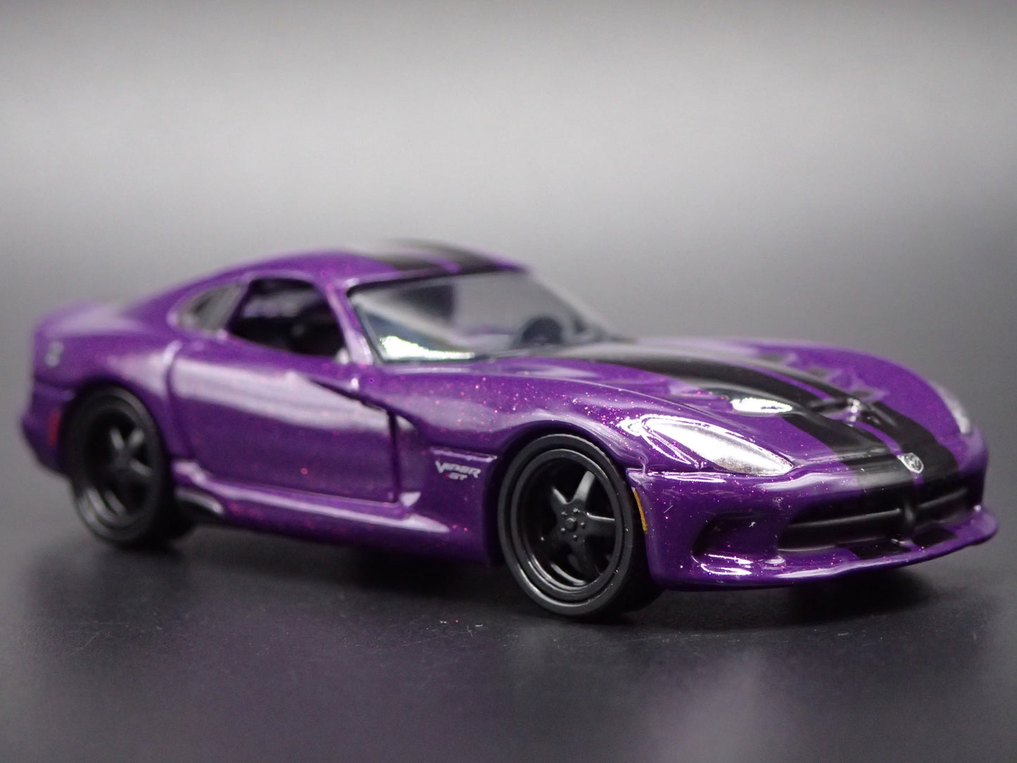 2013- 2017 DODGE VIPER GTC 1/64 SCALE COLLECTIBLE DIORAMA DIECAST MODEL CAR