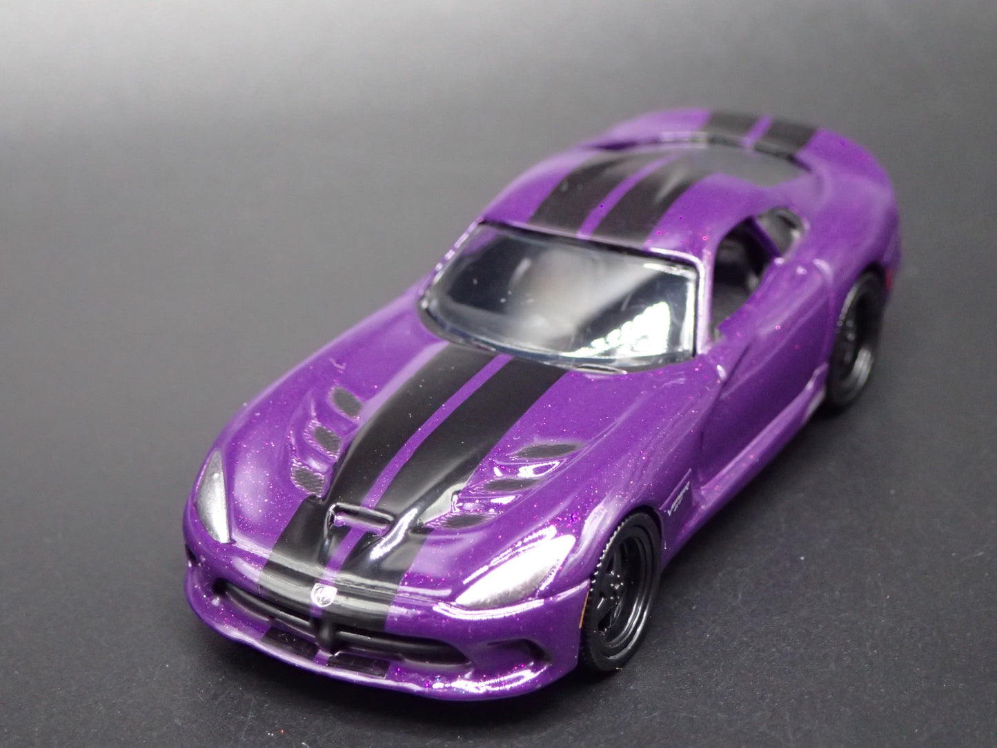 2013- 2017 DODGE VIPER GTC 1/64 SCALE COLLECTIBLE DIORAMA DIECAST MODEL CAR