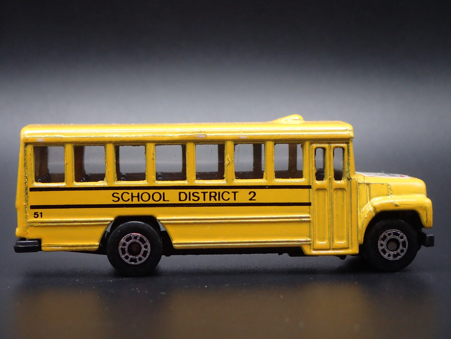 VINTAGE SCHOOL BUS YELLOW 1:64 MB SCALE COLLECTIBLE DIORAMA DIECAST MODEL CAR