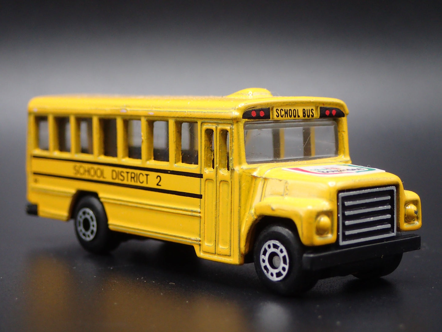 VINTAGE SCHOOL BUS YELLOW 1:64 MB SCALE COLLECTIBLE DIORAMA DIECAST MODEL CAR