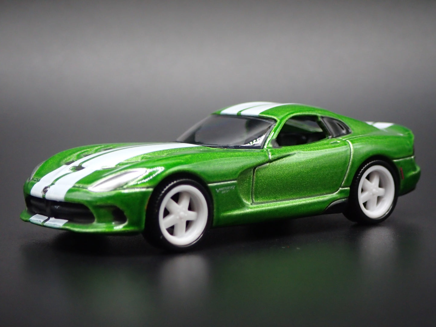 2013- 2017 DODGE VIPER GTC 1/64 SCALE COLLECTIBLE DIORAMA DIECAST MODEL CAR
