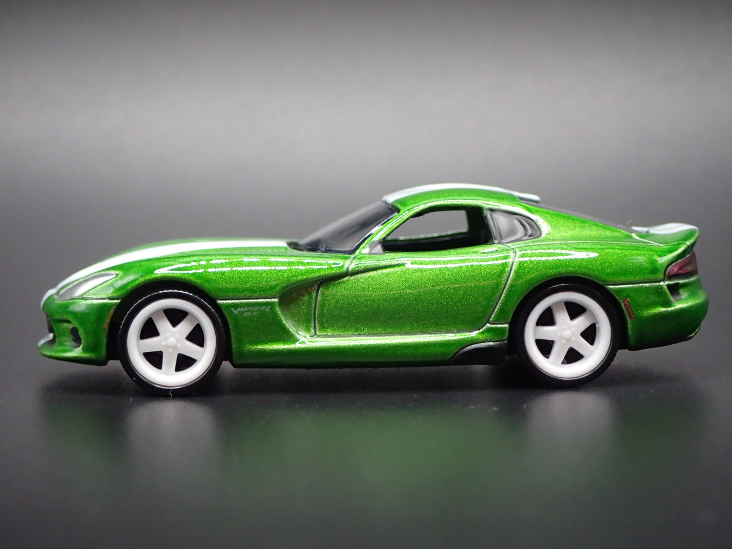 2013- 2017 DODGE VIPER GTC 1/64 SCALE COLLECTIBLE DIORAMA DIECAST MODEL CAR