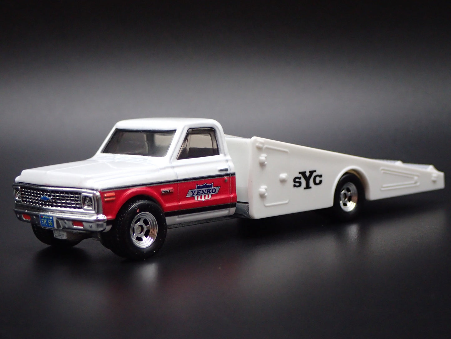 1972 72 CHEVY CHEVROLET RAMP TRUCK YENKO 1:64 SCALE DIORAMA DIECAST MODEL CAR