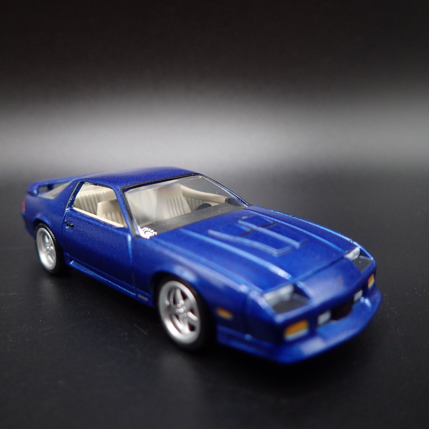 1991 91 CHEVY CHEVROLET CAMARO Z28 1LE BLUE 1:64 SCALE DIORAMA DIECAST MODEL CAR
