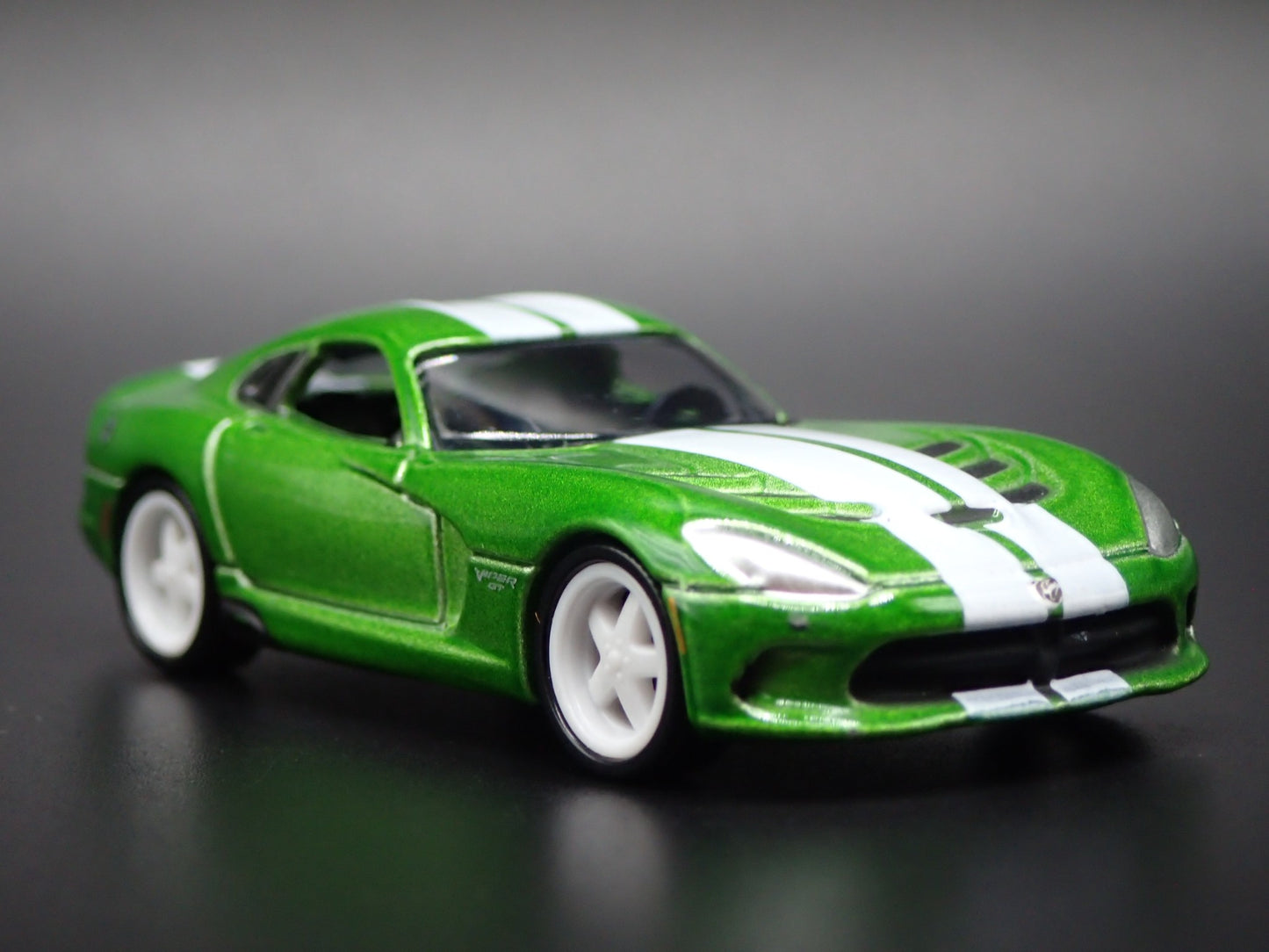 2013- 2017 DODGE VIPER GTC 1/64 SCALE COLLECTIBLE DIORAMA DIECAST MODEL CAR