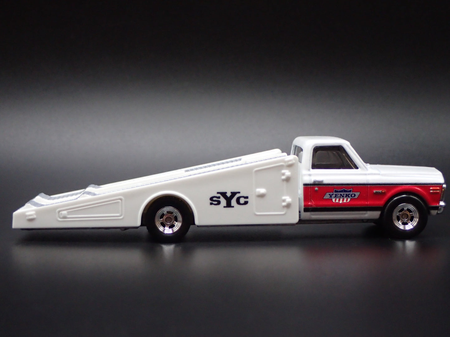 1972 72 CHEVY CHEVROLET RAMP TRUCK YENKO 1:64 SCALE DIORAMA DIECAST MODEL CAR