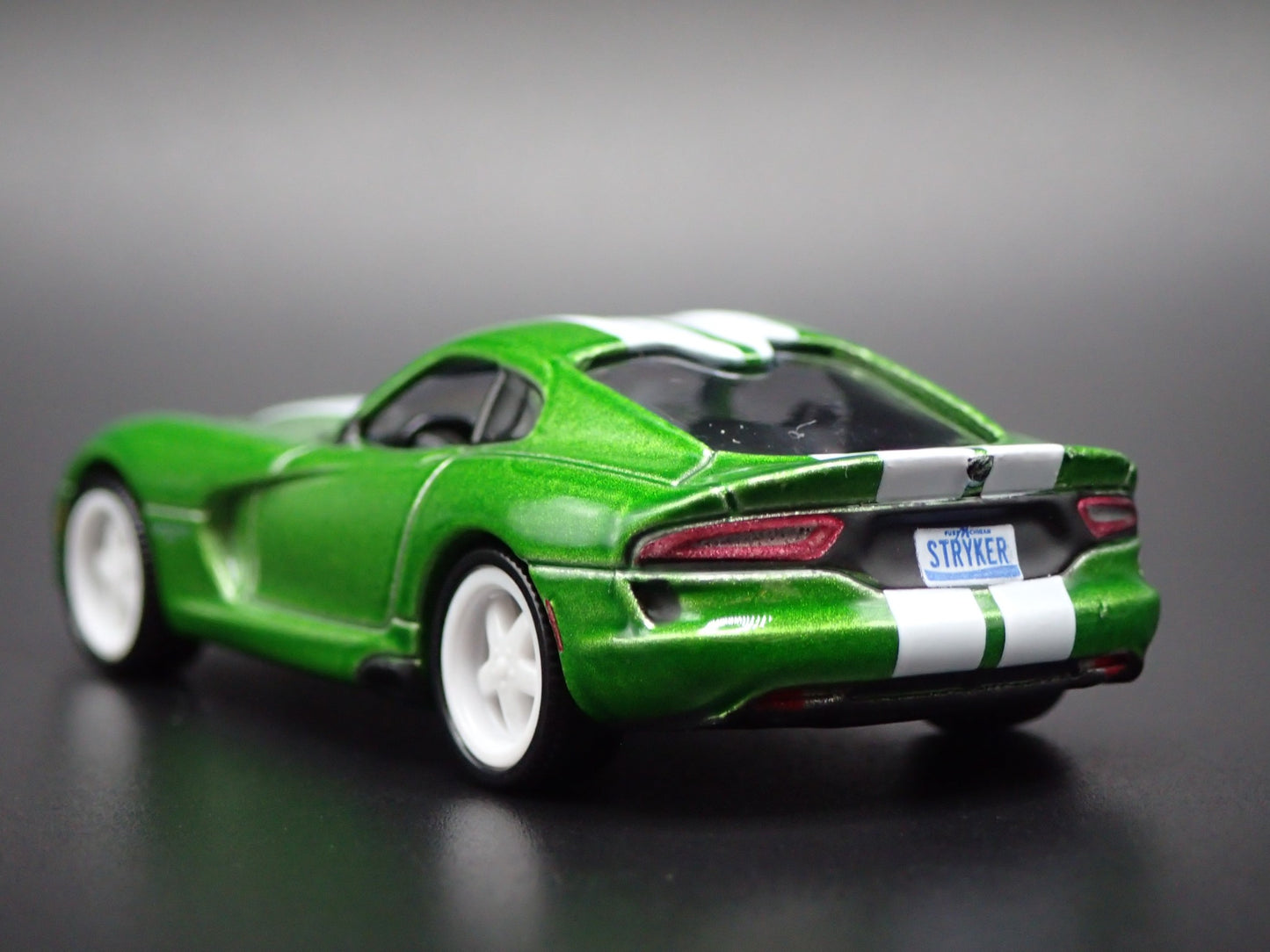 2013- 2017 DODGE VIPER GTC 1/64 SCALE COLLECTIBLE DIORAMA DIECAST MODEL CAR
