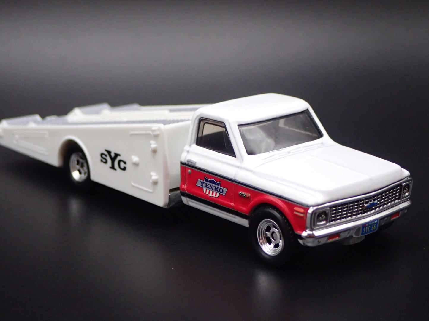 1972 72 CHEVY CHEVROLET RAMP TRUCK YENKO 1:64 SCALE DIORAMA DIECAST MODEL CAR