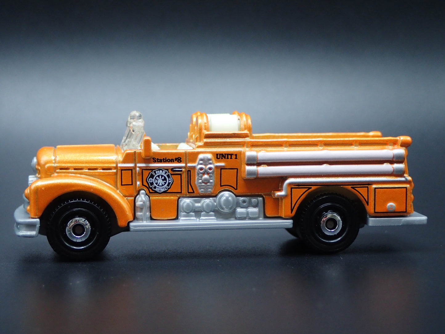 SEAGRAVE FIRE ENGINE ORANGE 1/64 SCALE COLLECTIBLE DIORAMA DIECAST MODEL CAR