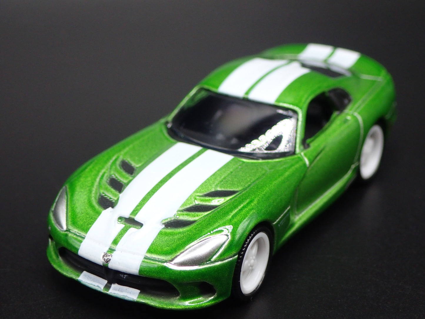 2013- 2017 DODGE VIPER GTC 1/64 SCALE COLLECTIBLE DIORAMA DIECAST MODEL CAR