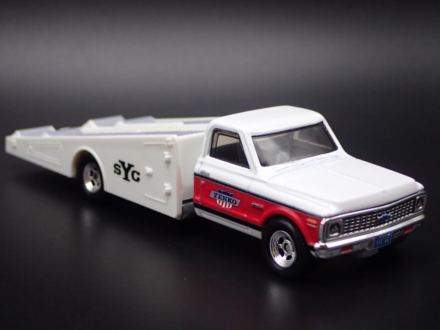 1972 72 CHEVY CHEVROLET RAMP TRUCK YENKO 1:64 SCALE DIORAMA DIECAST MODEL CAR