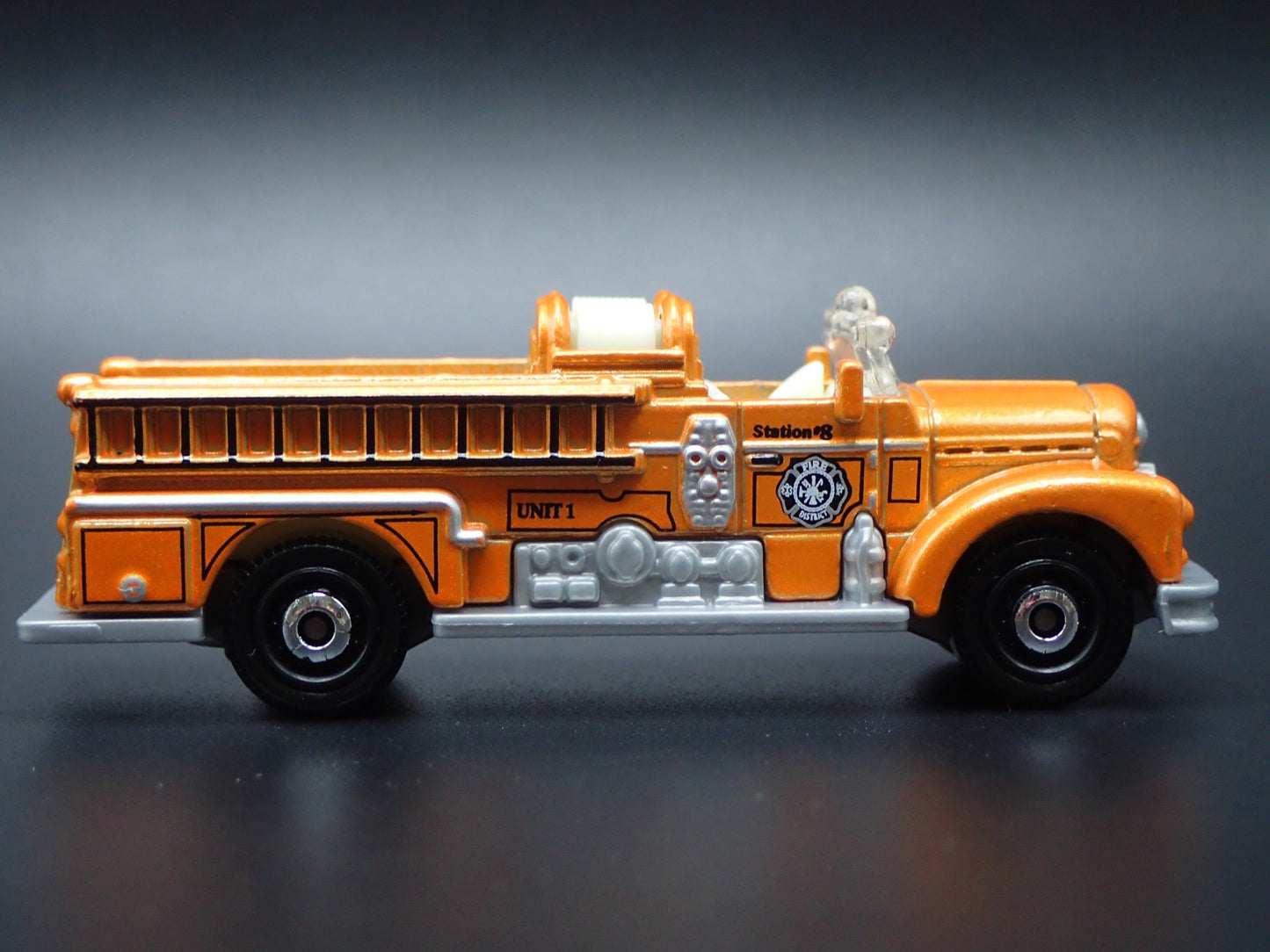 SEAGRAVE FIRE ENGINE ORANGE 1/64 SCALE COLLECTIBLE DIORAMA DIECAST MODEL CAR
