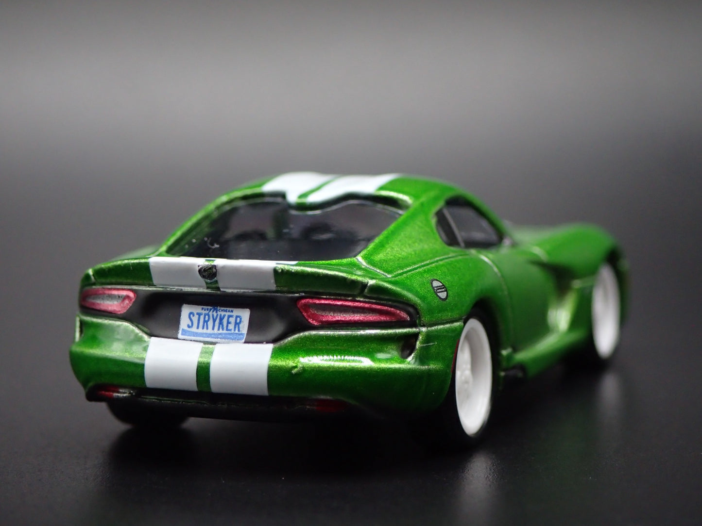 2013- 2017 DODGE VIPER GTC 1/64 SCALE COLLECTIBLE DIORAMA DIECAST MODEL CAR