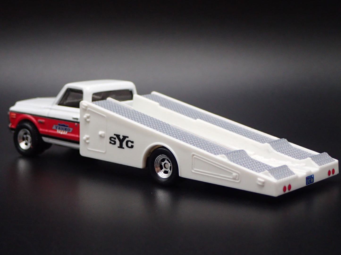 1972 72 CHEVY CHEVROLET RAMP TRUCK YENKO 1:64 SCALE DIORAMA DIECAST MODEL CAR