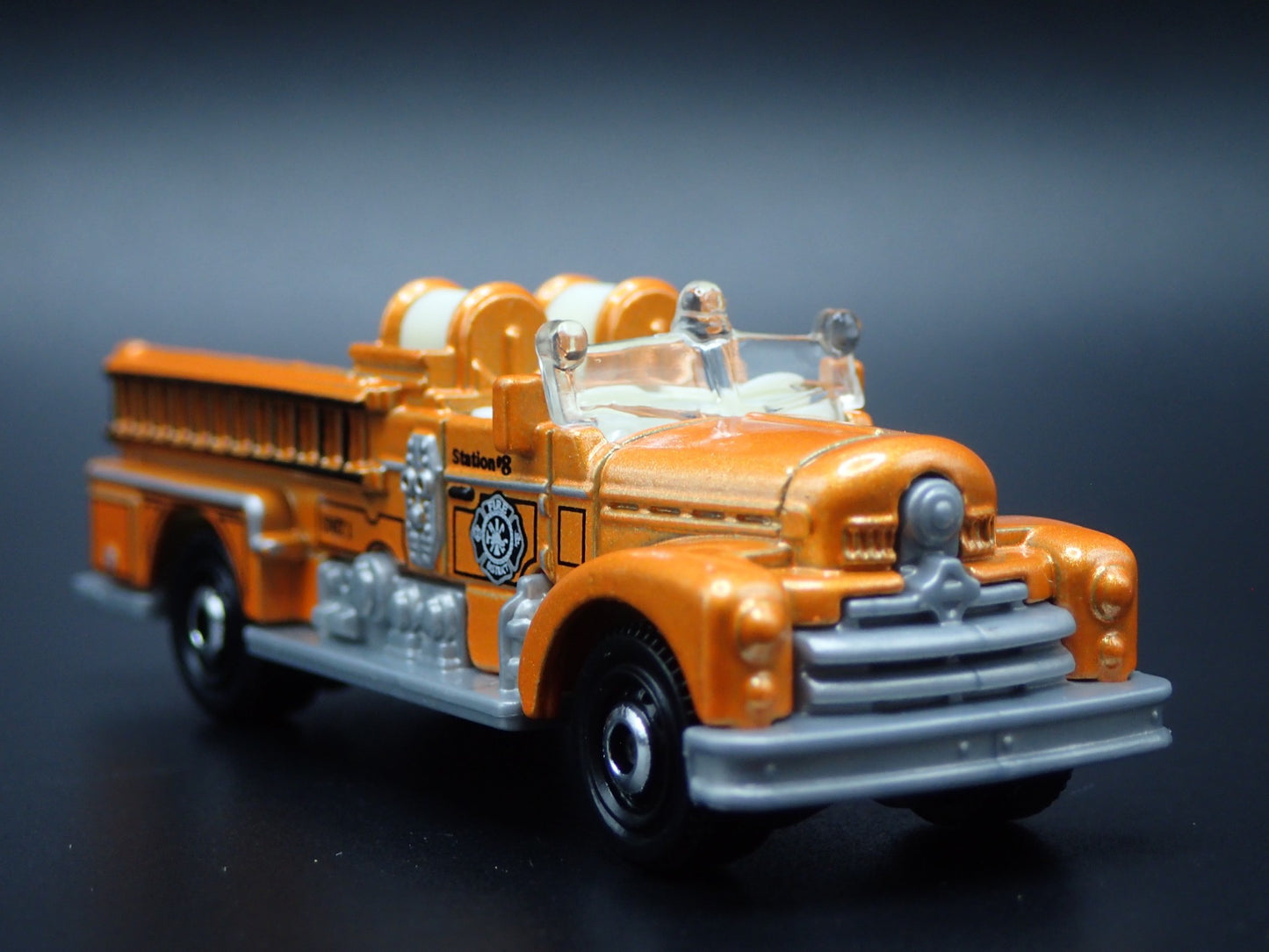 SEAGRAVE FIRE ENGINE ORANGE 1/64 SCALE COLLECTIBLE DIORAMA DIECAST MODEL CAR