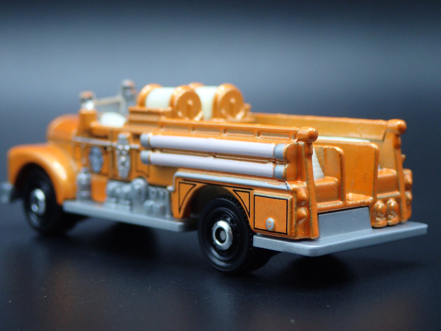 SEAGRAVE FIRE ENGINE ORANGE 1/64 SCALE COLLECTIBLE DIORAMA DIECAST MODEL CAR