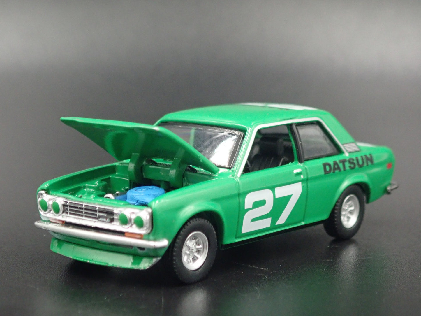 1967-1973 DATSUN 510 BLUEBIRD 2 TWO DOOR 1:64 SCALE DIORAMA DIECAST MODEL CAR