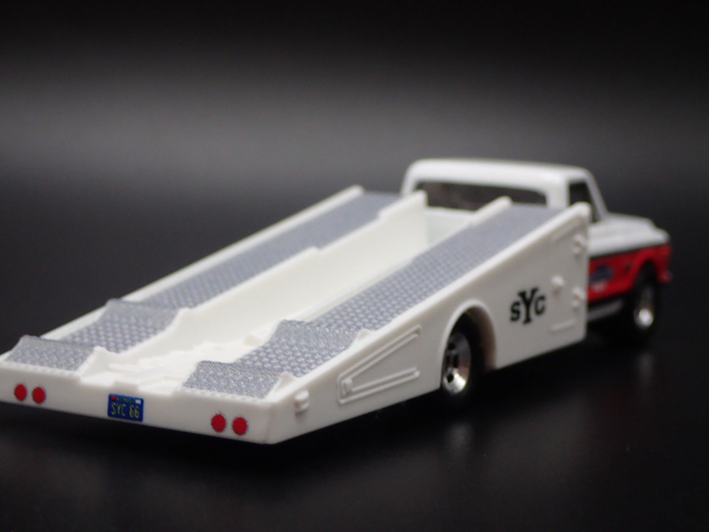 1972 72 CHEVY CHEVROLET RAMP TRUCK YENKO 1:64 SCALE DIORAMA DIECAST MODEL CAR
