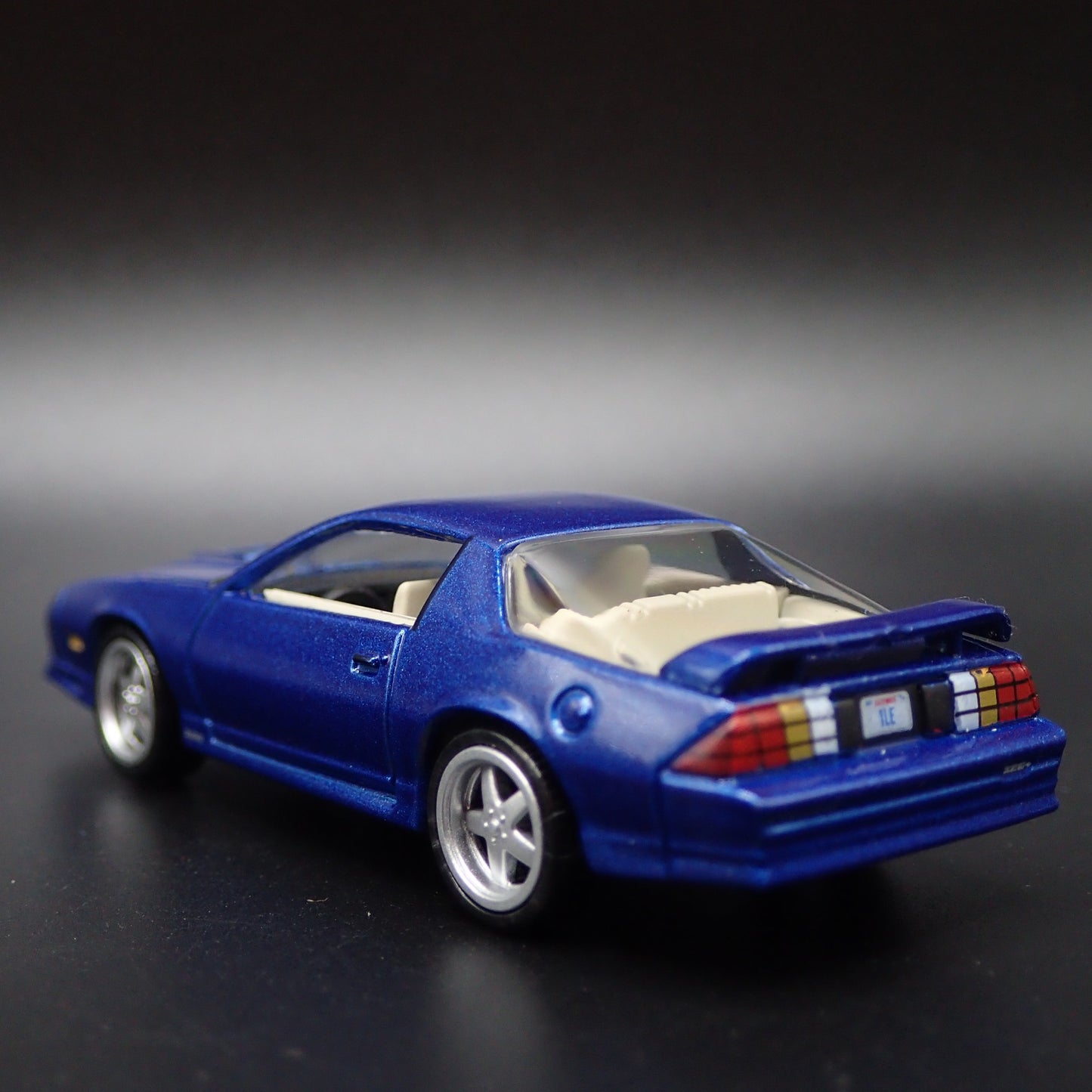 1991 91 CHEVY CHEVROLET CAMARO Z28 1LE BLUE 1:64 SCALE DIORAMA DIECAST MODEL CAR