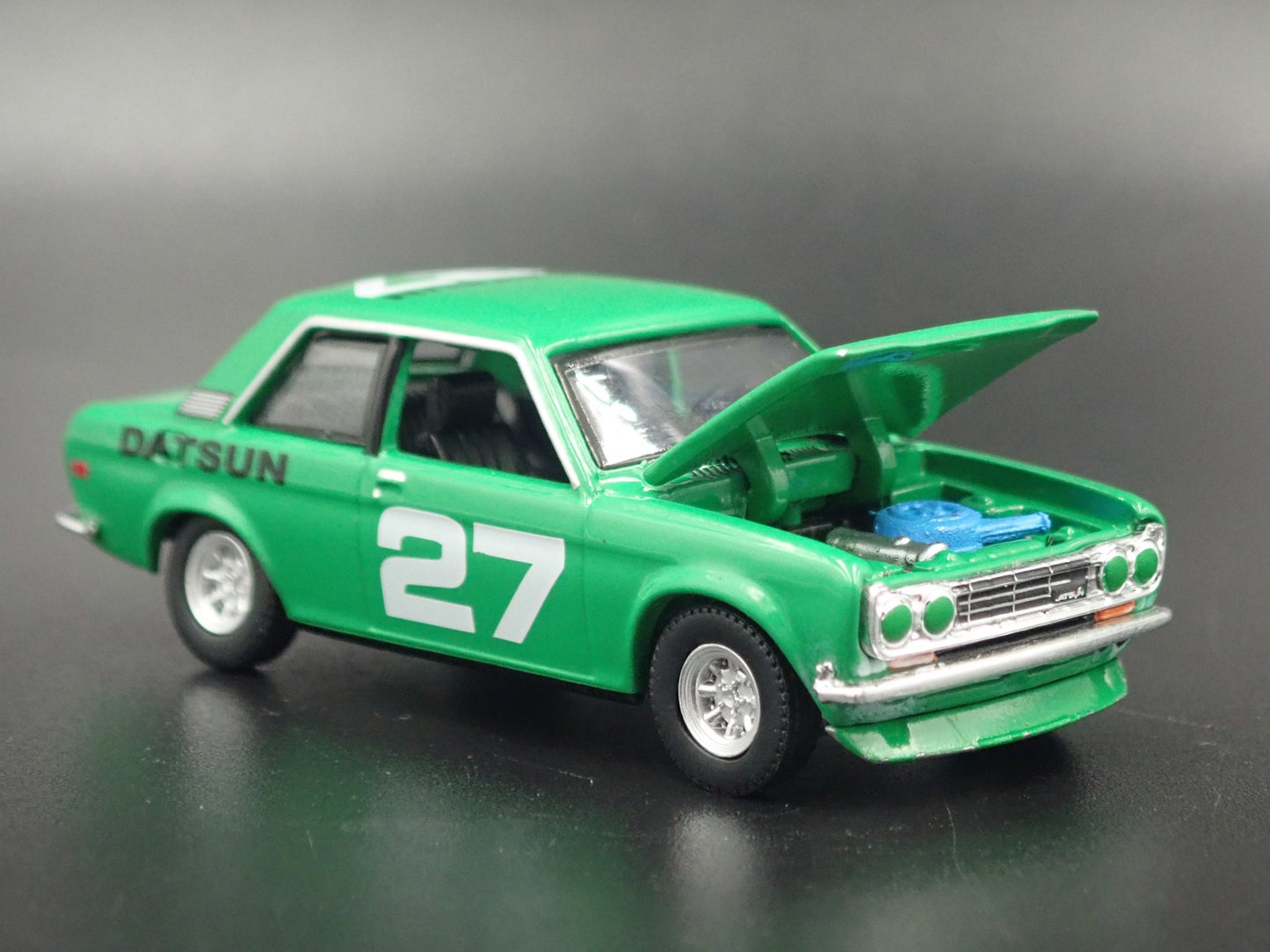 1967-1973 DATSUN 510 BLUEBIRD 2 TWO DOOR 1:64 SCALE DIORAMA DIECAST MODEL CAR