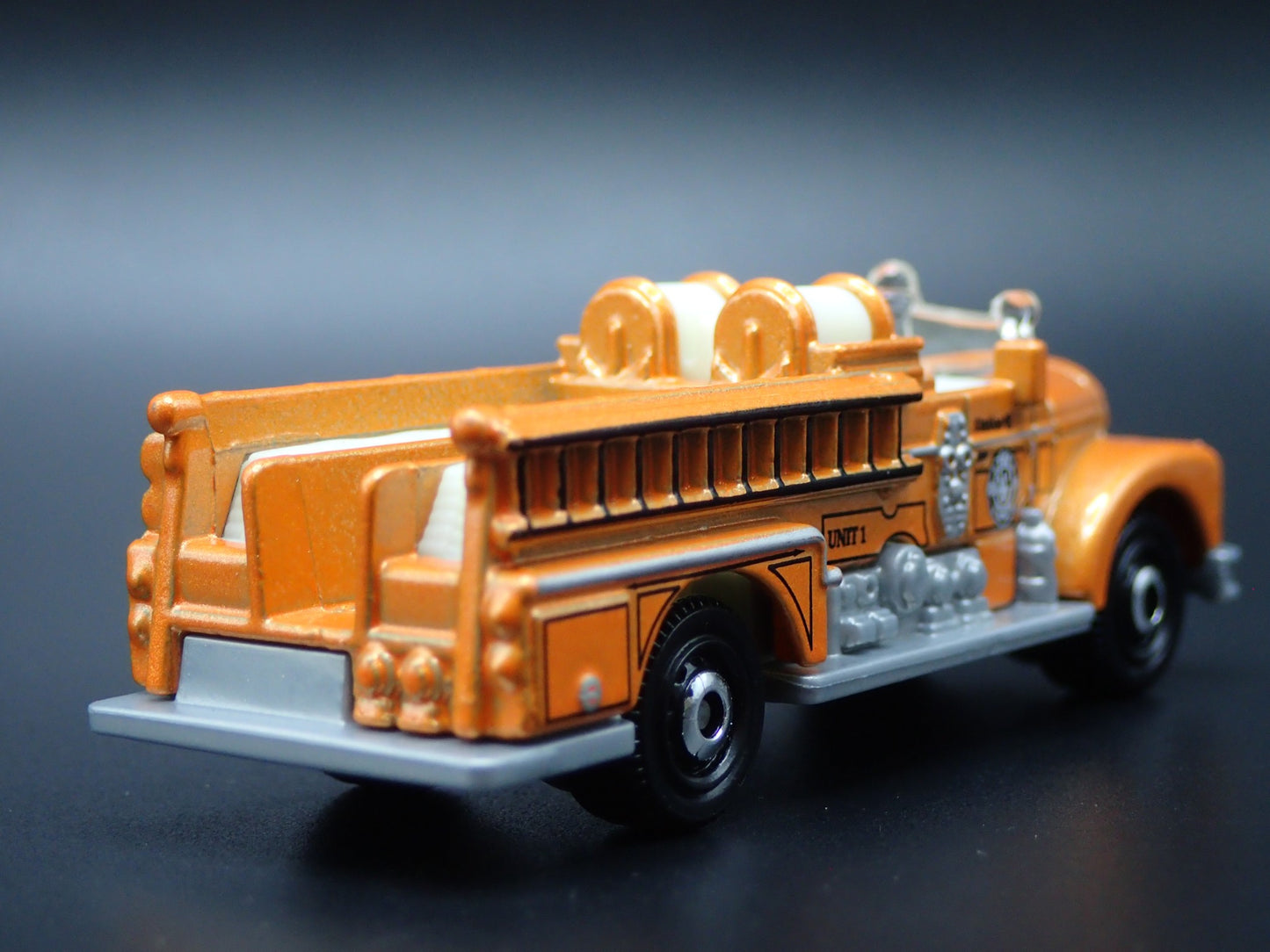 SEAGRAVE FIRE ENGINE ORANGE 1/64 SCALE COLLECTIBLE DIORAMA DIECAST MODEL CAR