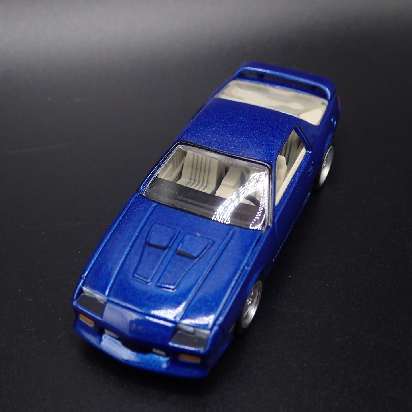 1991 91 CHEVY CHEVROLET CAMARO Z28 1LE BLUE 1:64 SCALE DIORAMA DIECAST MODEL CAR