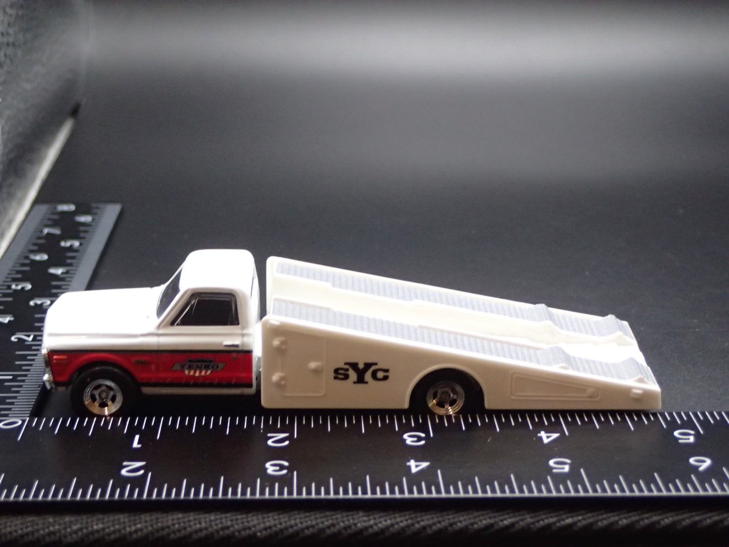 1972 72 CHEVY CHEVROLET RAMP TRUCK YENKO 1:64 SCALE DIORAMA DIECAST MODEL CAR
